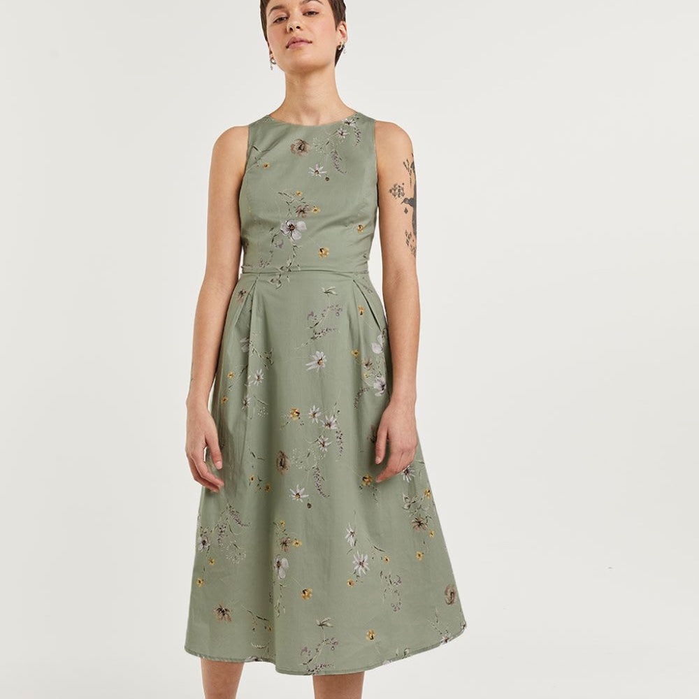Sleeveless Open Back Fit & Flare Printed Midi Dress Size 2X